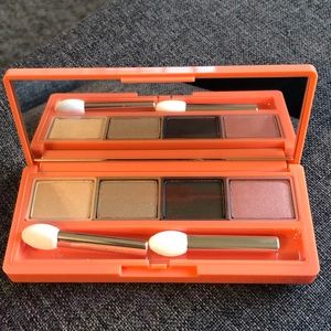 NEW! 4 color eyeshadow!!